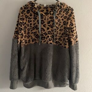 LEOPARD PRINT SUPER SOFT HALF ZIP PULLOVER SHERPA SWEATSHIRT, WOMENS MEDIUM